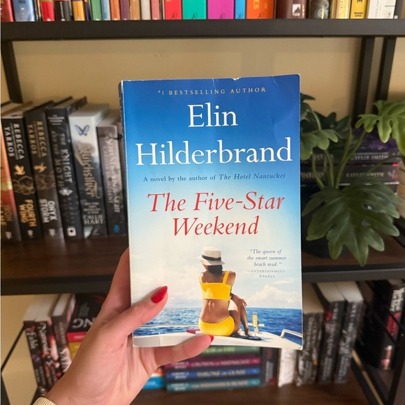The Five-Star Weekend by Elin Hilderbrand - Picture 1 of 2